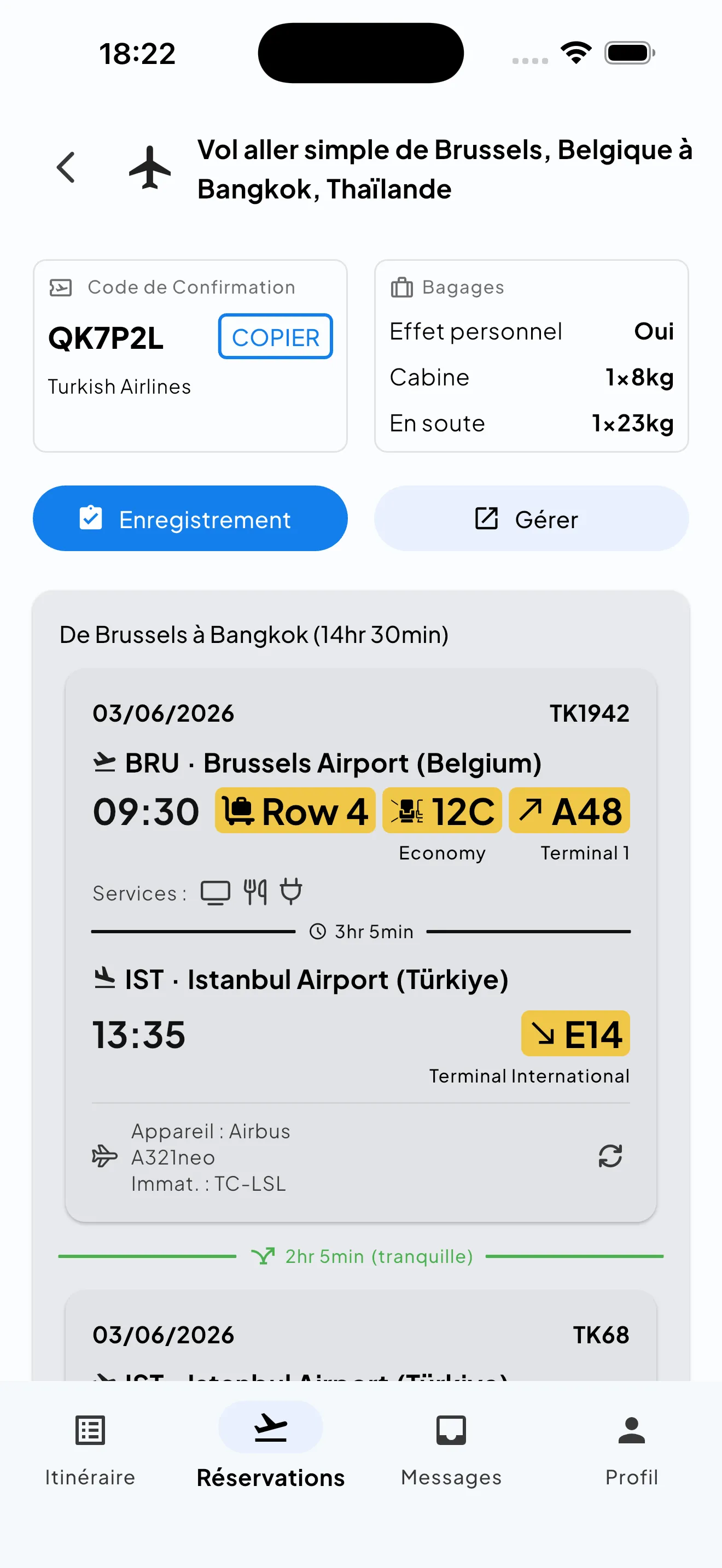 Écran de réservation Skaoot : un vol aller simple Turkish Airlines de Bruxelles à Bangkok, avec code de confirmation, franchise bagages, et chaque segment avec son siège, sa porte et son terminal.